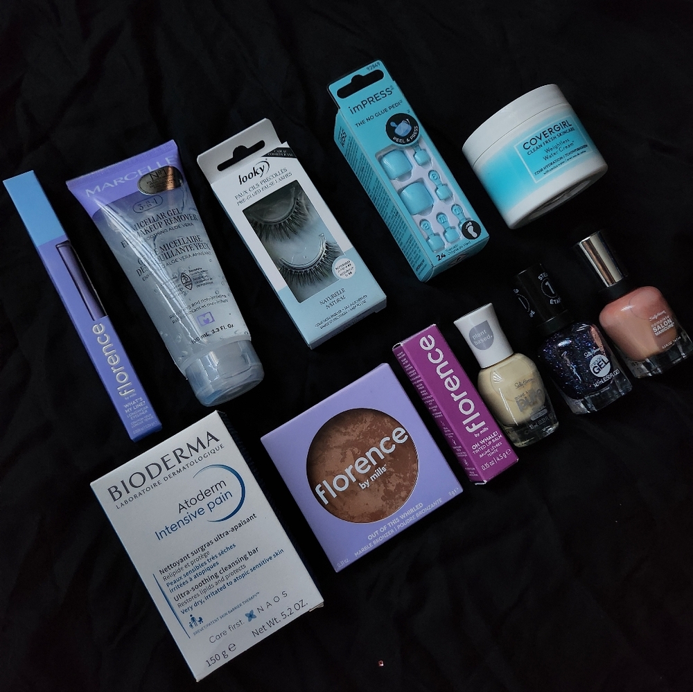 Bundle Of 11 Mixed Beauty Products - Picture 14 of 17